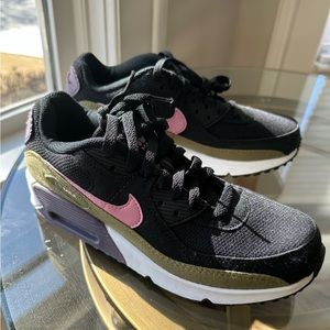 Unworn Big Kid Nike Air Max 90 Sneakers
